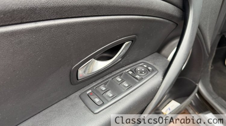 Renault Megane 1.4- 2010 -Manual!-Only 85,000 km !! / رينو ميجان 1.4- 2010 -يدوي!-فقط 85,000 كم !!