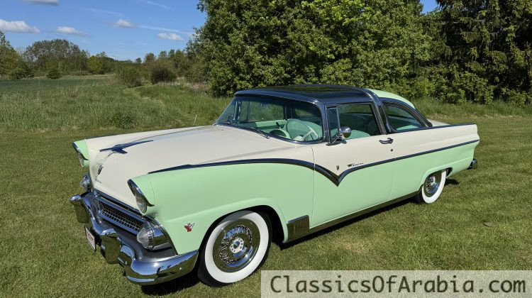 Crown Victoria Skyliner. Real glass roof. V8 / Aut