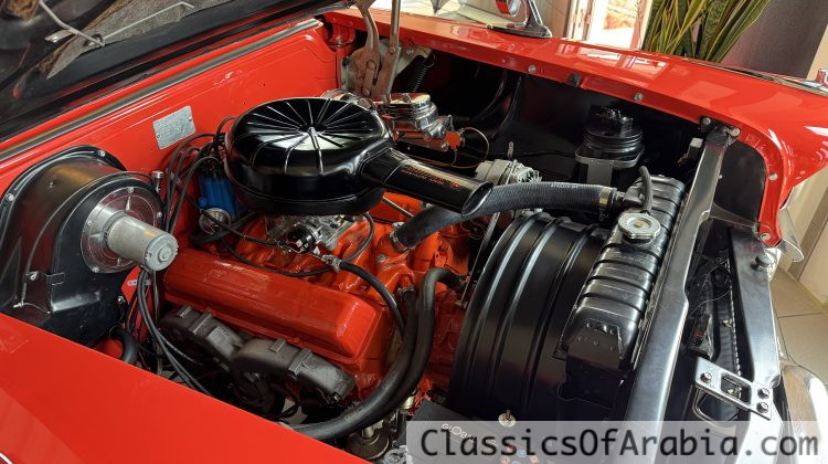 Convertible. V8 / Automatic. PB. PS. Fully restored !