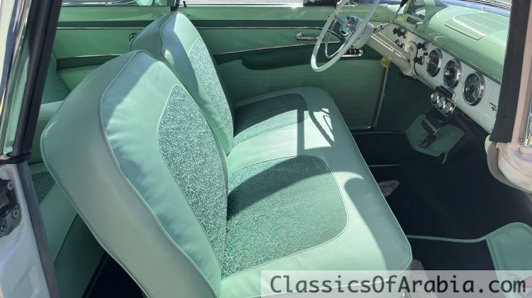 Crown Victoria Skyliner. Real glass roof. V8 / Aut