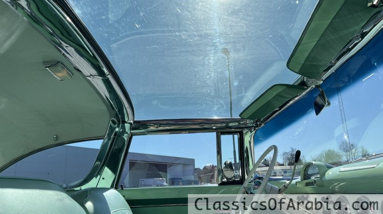 Crown Victoria Skyliner. Real glass roof. V8 / Aut