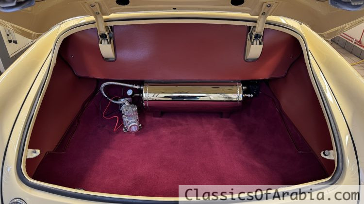 Convertible. Old body with modern drivetrain. 350 V8 / 700 automatic. Air ride. Disc brakes.