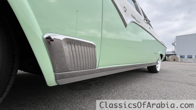 Crown Victoria Skyliner. Real glass roof. V8 / Aut