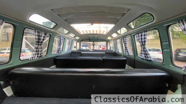 VW T1 splitwindow bus Samba replica 1972