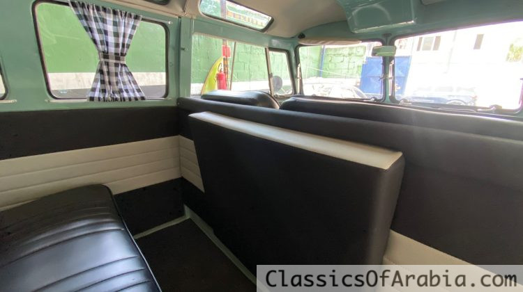 VW T1 splitwindow bus Samba replica 1972