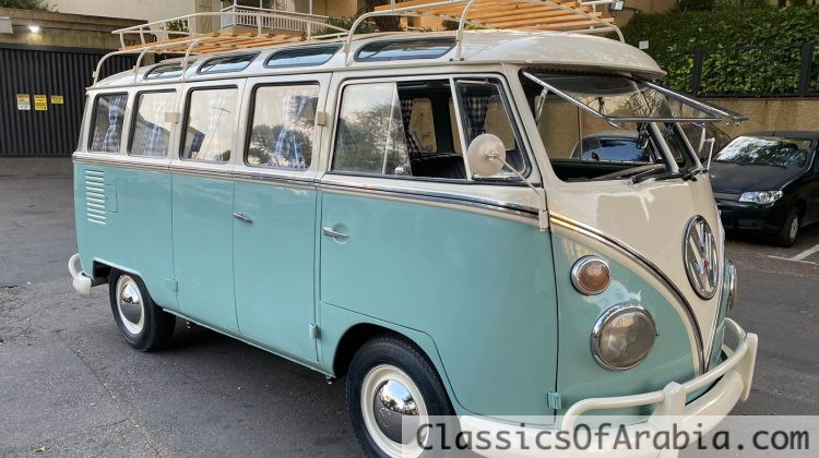 VW T1 splitwindow bus Samba replica 1972