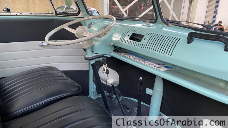 VW T1 splitwindow bus Samba replica 1972